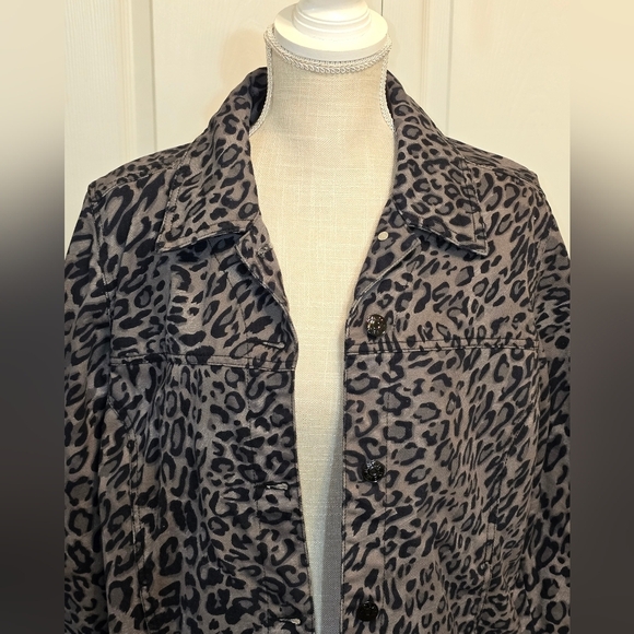 D & Co Women's Animal Print Denim Jacket Size Small - Picture 3 of 11
